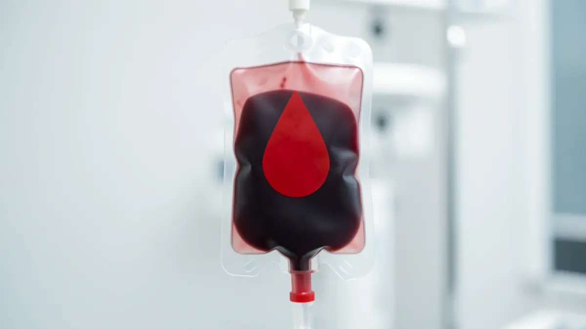 Image générique d'une poche de sang avec un symbole de goutte rouge.