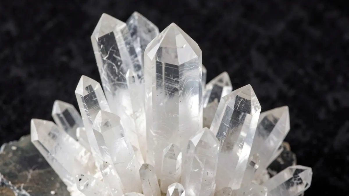 Image générique de cristaux de calcite aux formes magnifiques.